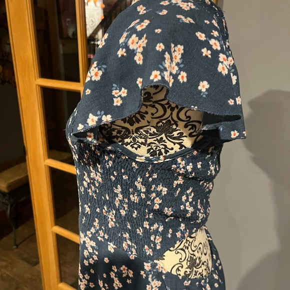 Ali & Jay blue floral open back dress, size medium - Picture 11 of 11